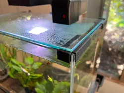 Rimless aquarium lid holder