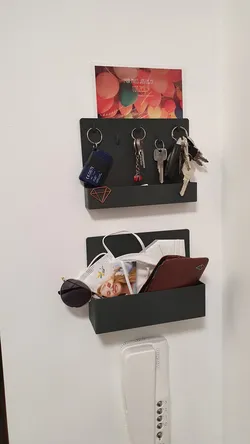 Simple wall mounted keyhook and wallet storage