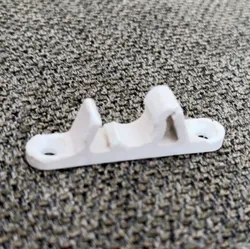 Fly screen clip