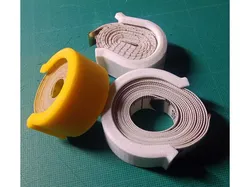 Fabric tape measure clip ; pince mètre de couturière