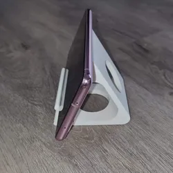Simple smartphone stand