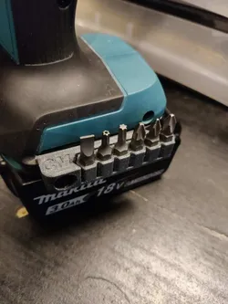 Makita bit holder with magnets