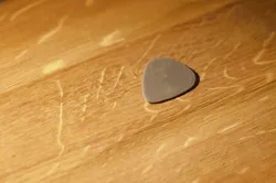 Guitar pick/plektrum