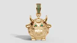 Emerald Guardian Bull Pendant Cute Luxury Gold Character Charm 3D Print Model in Pendants 622576