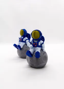 Astronaut sitting on the moon (+.3mf for MMU)