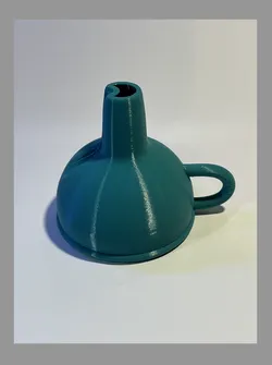 Funnel for filling liquids into PET bottles