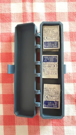 Contact lenses travel case