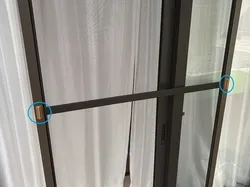 Screen door handle