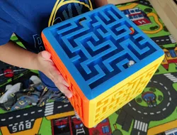 Cubic maze