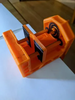 Topology Optimized, Synchronized Gear Drive, Vise