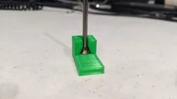 Screw head clip