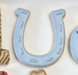 Horseshoe cookie cutter