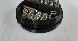 Screwdriver bits tray with screw-on cover