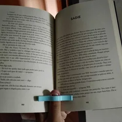 Finger Book Holder – One-Hand Reading Tool 📖