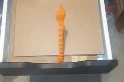 Broma de cajón con dedo medio de resorte - Modelo de impresión 3D gratuito