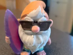 Genial Gnomo de jardín surfista con gafas de sol - Modelo de impresión 3D gratuito