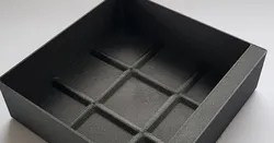 Assortment boxes with grid