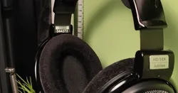 Headphone holder for IKEA beds