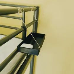 Svarta bed clip-on tray V2