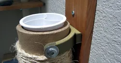 Scratching post wall brackets