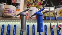 dualco / park tool  grease gun wall holder