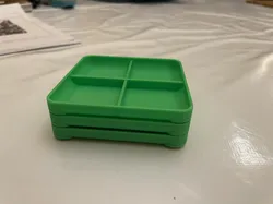 Coupelles partitionnées empilables pour pièces et vis lors d'un démontage - Stackable Partitioned Trays for parts and screws during disassembly