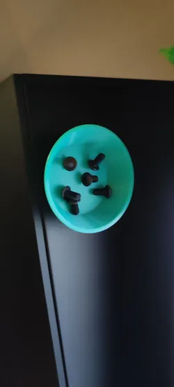Magnetic pot