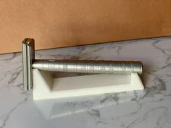 Henson Razor Stand