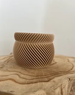 stackable box with diagonal grooves and lid