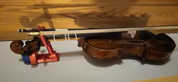 Violin hanger without screws/anchors
