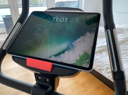 Universal tablet / smartphone holder