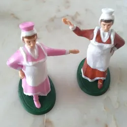 Two santons of farandole dancers 7cm