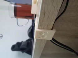 No Screws No Adhesive: Table Edge Cable Gripper