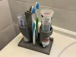 Toothbrush & paste tidy
