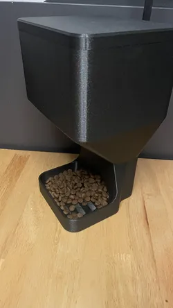 Cat feeder