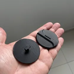 Motorcycle helmet visor clip