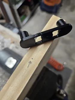 Center finder for thickness