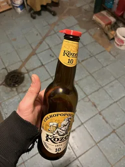 Beer bottle stopper, cap top