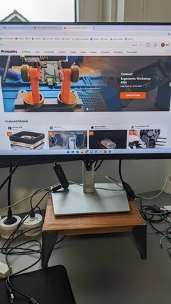 Foot for monitor riser