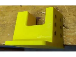 Saw guide for 90° and 14° (e.g. for dovetails) with magnets