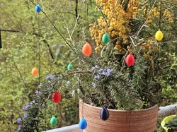 Small easter egg with loop for string