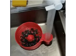 Automatic fruit and vegetable washing basin