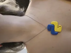 Python logo necklace/pendant [Onshape]