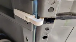 Replacement door hinge for the JYSK KJELLER garden cabinet