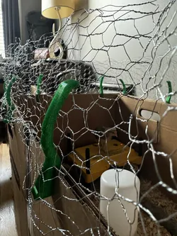 Chick Brooder Wire Fence Clip