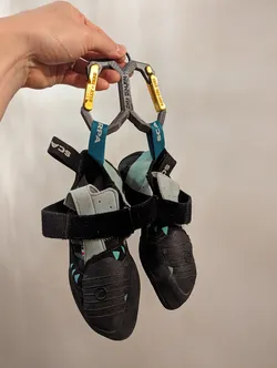 Double Carabiner For Rockclimbing Shoes