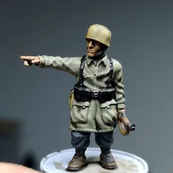 WW2 28mm German Paratrooper indicating, with Mauser K98 rifle.