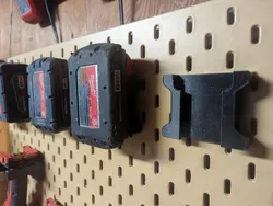 Modified Milwaukee M18 Battery Holder - Skadis