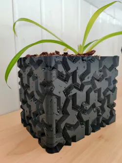 Rectangular einstein tile planter with drainage holes