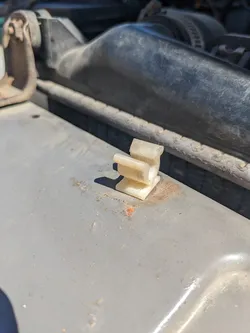 Hood Prop Clip for 1987 Nissan D21 Hardbody